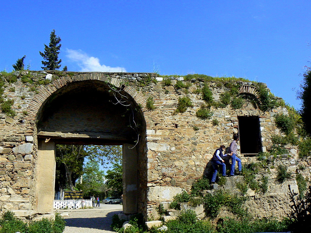 The old city walls of Iznik